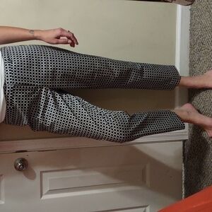 Madison Black and White Geometric Print Cropped Pants Size 10